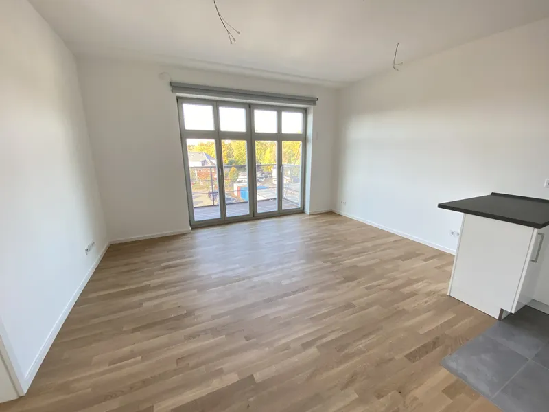 Wohnen im Spreekarree: Moderne 2-Zimmer-Wohnung mit Balkon und offener Küche — photo 1
